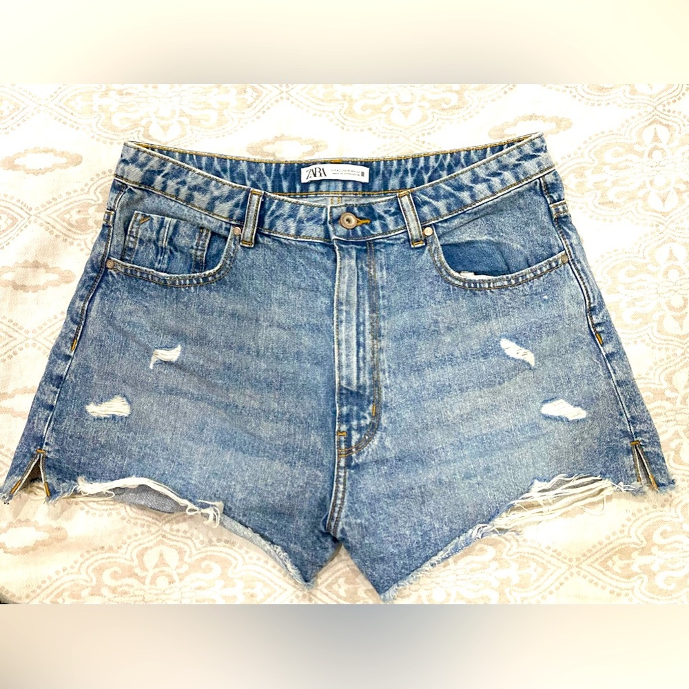 Zara High Rise Light Wash Distressed Denim Shorts | SZ 10